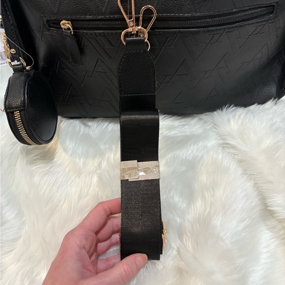 NWT Beautiful Adrienne Vittadini Embossed Shoulder Bag **Retails for $210 - Picture 5 of 9